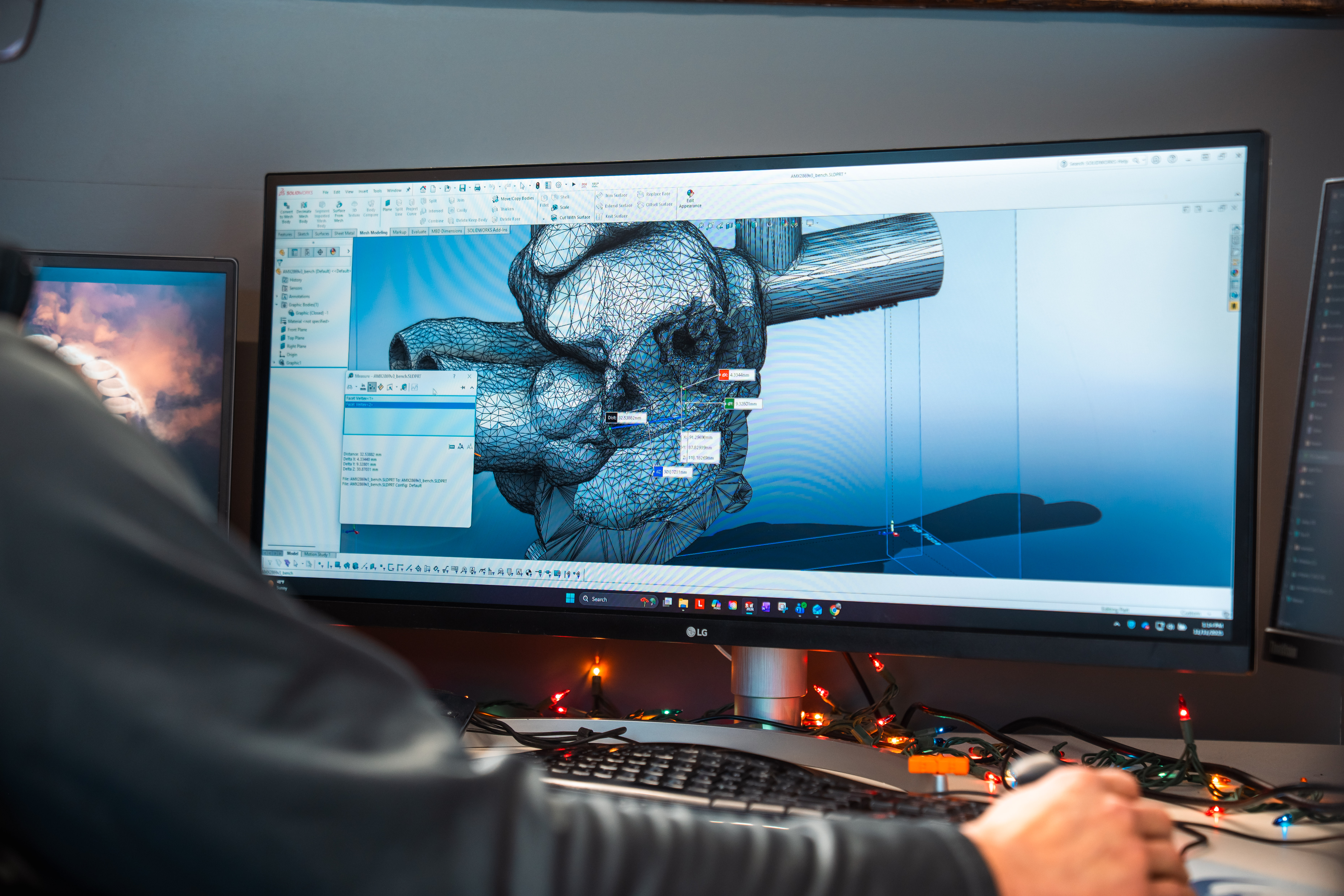 Nextern engineer at CAD workstation